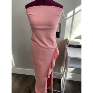 NWT Lulu’s Strapless Ruffle Gown Small